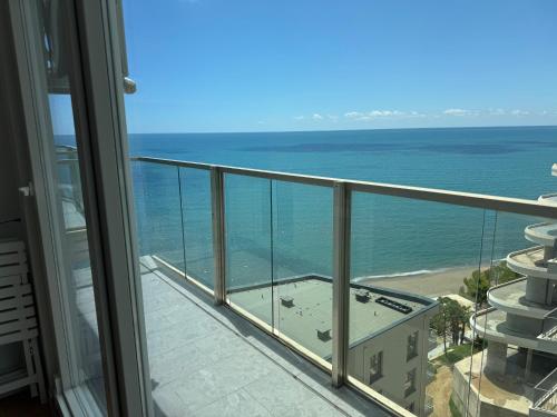 a view of the ocean from the balcony of a condo at Suite Rana Hedhun in Shëngjin