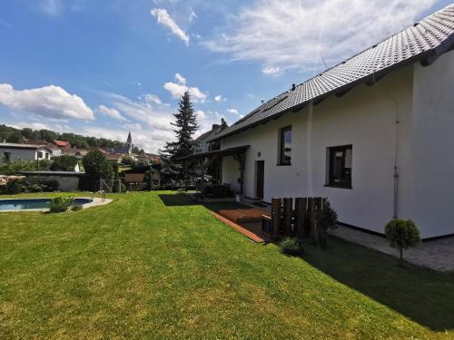 Zahrada ubytování Rodinná Rezidence Žihobce - prázdninový dům