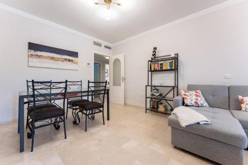 Posezení v ubytování Pino Golf Garden Apartment Elviria