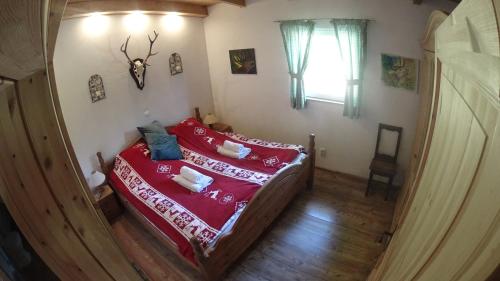 Ένα ή περισσότερα κρεβάτια σε δωμάτιο στο Uriges Jagdcottage mit Talblick im Hunsrück