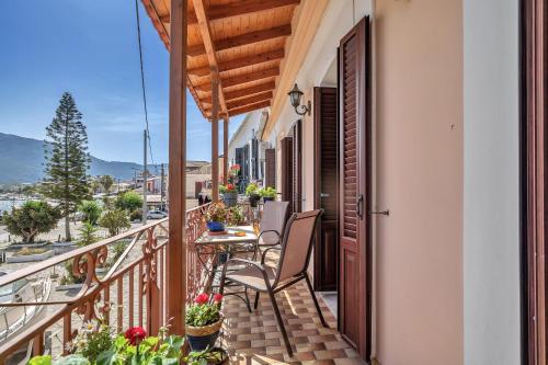 Balkoni atau teres di Barba Panais' House