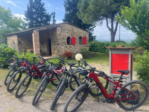 a group of bikes parked in front of a building at Il Fiorino di Badia in Badia A Passignano