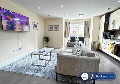 a living room with a couch and a table at Modern 2 Bed 2 Bath Apartment Free Parking in Watford