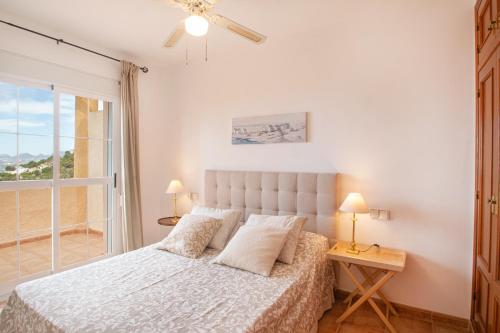 Postel nebo postele na pokoji v ubytování Chalet Altea Hills