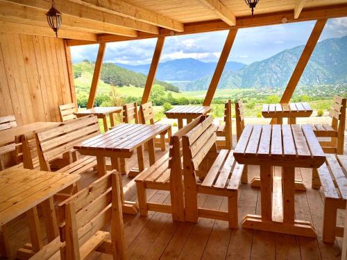 Vue générale sur la montagne ou vue sur la montagne depuis l'hôtel
