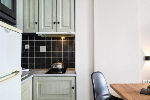 Dapur atau dapur kecil di Sunset Premium Studio 10