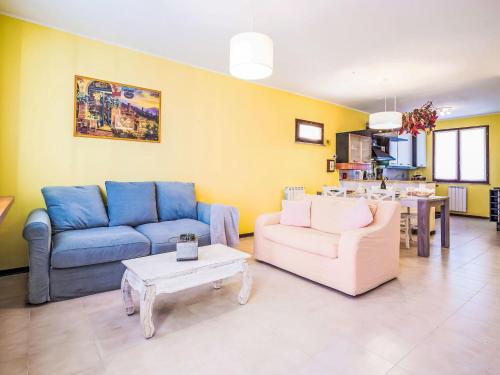 Ruang duduk di Apartment Villaggio 5 Terre-8 by Interhome