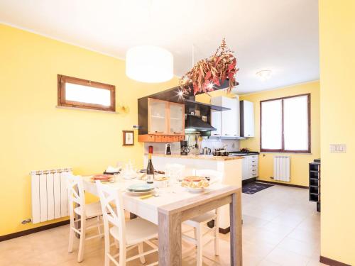 Dapur atau dapur kecil di Apartment Villaggio 5 Terre-8 by Interhome