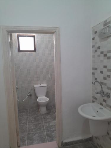 a bathroom with a toilet and a sink at مادبا شارع عمان مادبا الشرقي in Umm el ‘Amad