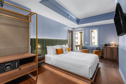 TV a/nebo společenská místnost v ubytování Hôtel Maurice