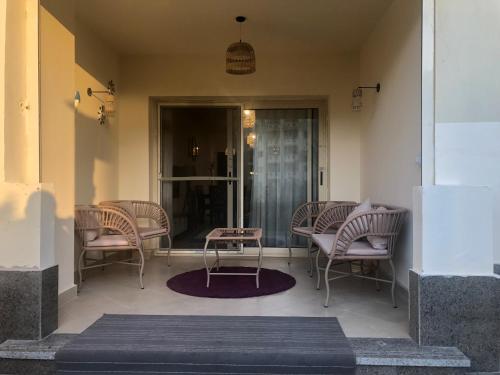 Χώρος καθιστικού στο Stella new chalet with garden next to Marassi & El Alamein