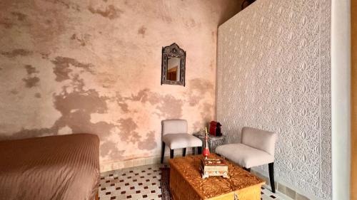 Un lugar para sentarse en Alibaba Riad