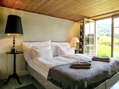 Postel nebo postele na pokoji v ubytování Holiday Home Chalet Rebhalde by Interhome