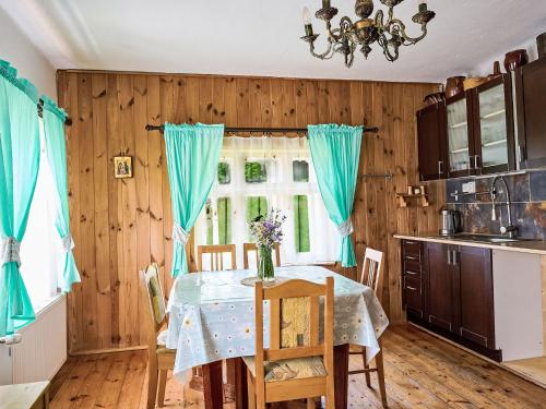 Kuchyň nebo kuchyňský kout v ubytování Holiday Home U Myšáka by Interhome