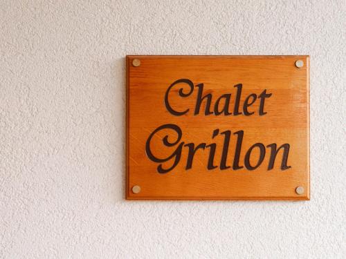 a sign on a wall that reads chalk criticism at Chalet Le Grillon by Interhome in Nendaz