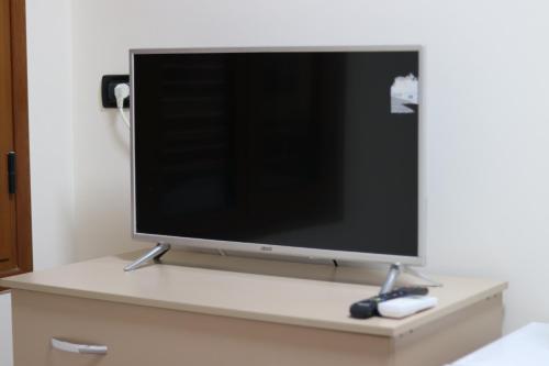 a flat screen tv sitting on top of a dresser at Vila Bajrami in Vlorë