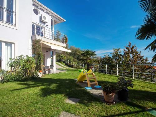 Κήπος έξω από το Apartment Bella Vista-3 by Interhome