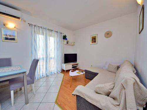 Apartment Ana-2 by Interhome