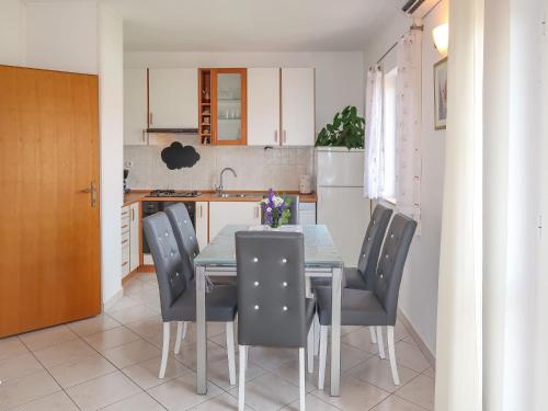 Apartment Ana-2 by Interhome