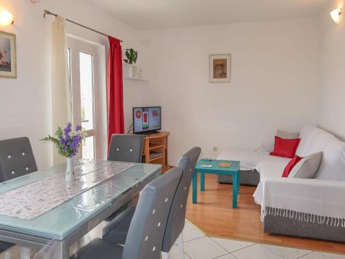 Apartment Ana-2 by Interhome