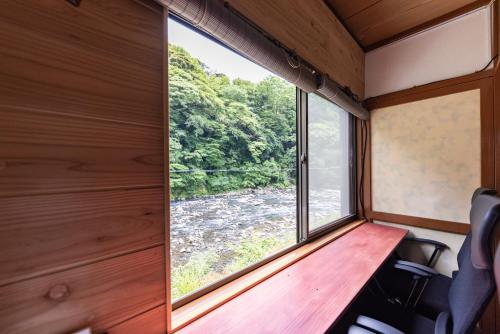 a window in a room with a view of a river at 春夏秋冬 in Hakone