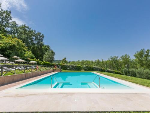 Bazén v ubytovaní Holiday Home Francigena-3 by Interhome alebo v jeho blízkosti