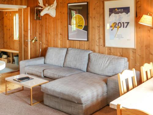Un lugar para sentarse en Chalet Skeisvegen by Interhome