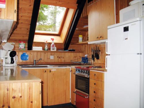 Η κουζίνα ή μικρή κουζίνα στο Chalet Lofsdalen Fjällbjörken by Interhome