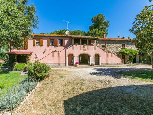 an exterior view of a large house with a yard at Apartment Arancione by Interhome in Suvereto