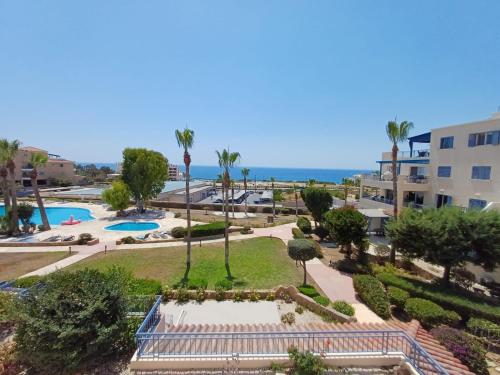 Kings Palace - Elegant 2BR, Sea Facing with Pool Views