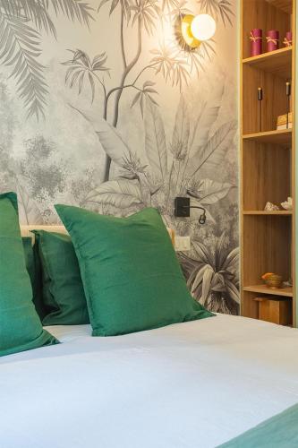 Montmartre Rochechouart - 1 Bed Apt Sleeps 2