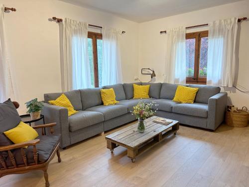 Gallery image of La Torre de la Vall de Camprodon in Llanars