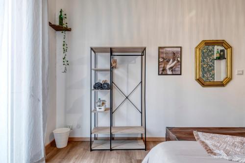 Ένα ή περισσότερα κρεβάτια σε δωμάτιο στο Wanderlust Rooms Bologna FIERA, Free Parking