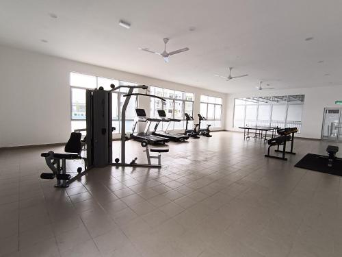 Residensi Vista Hijauan, UKM, Bandar Baru Bangiにあるフィットネスセンターまたはフィットネス設備