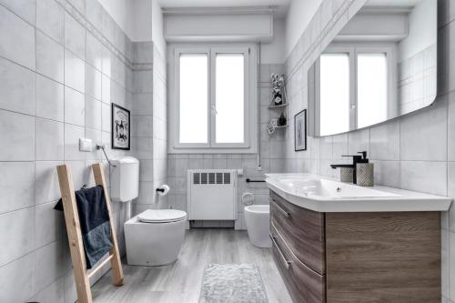 Ένα μπάνιο στο Wanderlust Rooms Bologna FIERA, Free Parking