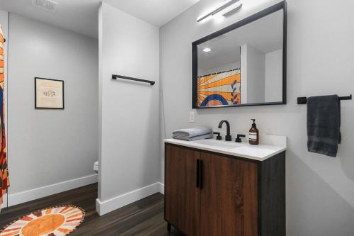 Ένα μπάνιο στο Groovy Getaway king suites, sleeps 8, dogs ok