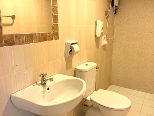 a bathroom with a white toilet and a sink at Sun Inns Hotel Pasir Penambang (KS Botanic) in Kuala Selangor
