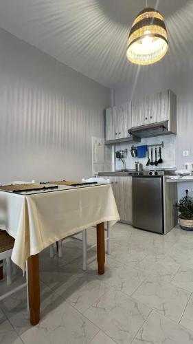 Una cocina o zona de cocina en Ardani Bay Studios