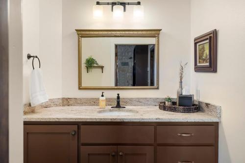 Φωτογραφία από το άλμπουμ του Enchanted Rockview House - 3 Bedroom-Firepit σε Fredericksburg