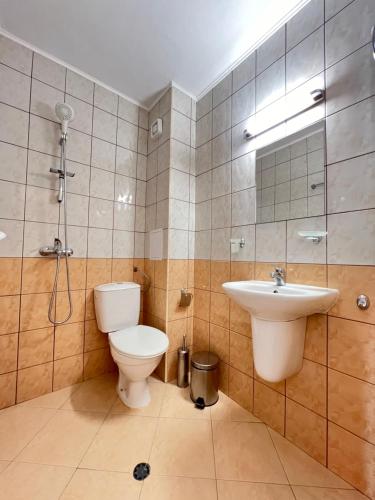 Koupelna v ubytování Hotel Damyanoff