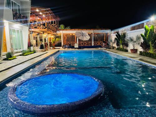 a large swimming pool at night at Villas Coco Mare in Acapulco