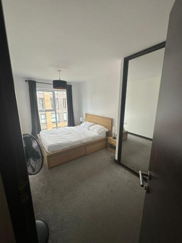 Ένα ή περισσότερα κρεβάτια σε δωμάτιο στο Luxury Apartment in Dartford