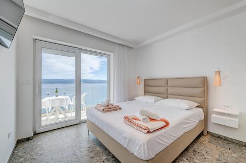 Posteľ alebo postele v izbe v ubytovaní Deluxe Seaview Villa KENNEDY III