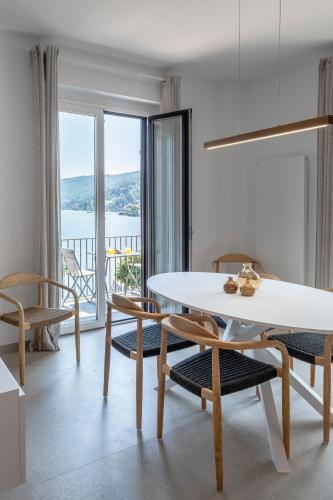 Balkón nebo terasa v ubytování In piazza sul lago