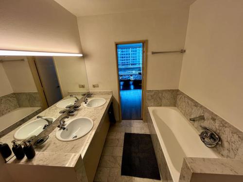 Koupelna v ubytování Big apartment with Parking in Antwerp