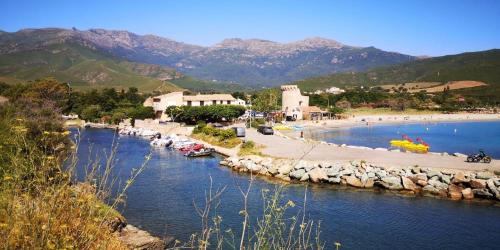APPARTEMENT CAP CORSE Marine de PIETRACORBARA BORD DE MER