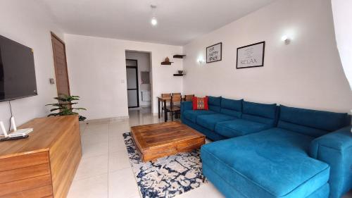 Μια τηλεόραση ή/και κέντρο ψυχαγωγίας στο Luxury 2 bed near Airport and SGR