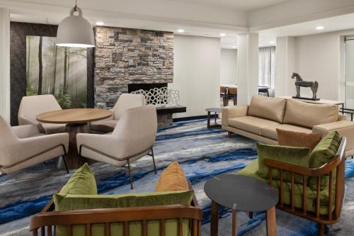 a living room with furniture and a fireplace at Fairfield Inn & Suites by Marriott Columbus East in Reynoldsburg