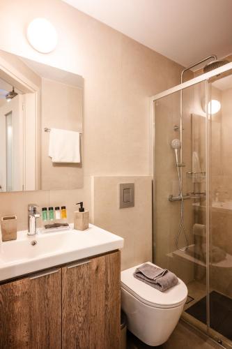 Clio - Newly renovated Home with Parking