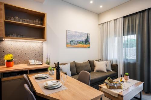 Clio - Newly renovated Home with Parking